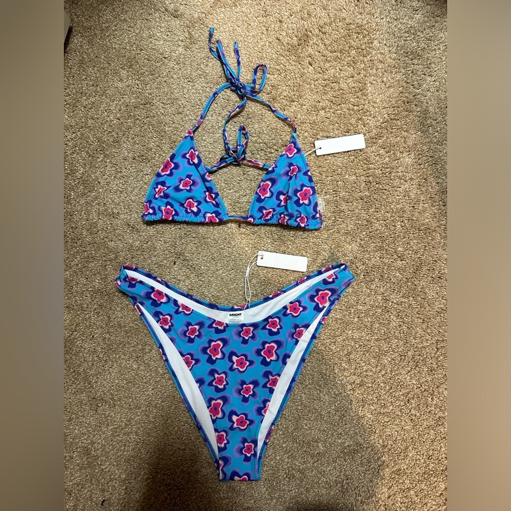 Bottom: Capri Bottom(Tropical Night) XL Top: Capri Top(Tropical Night) Medium
